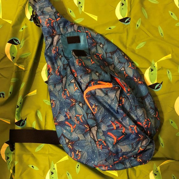 Kavu Bags Nwt Kavu Sling Body Bag Poshmark